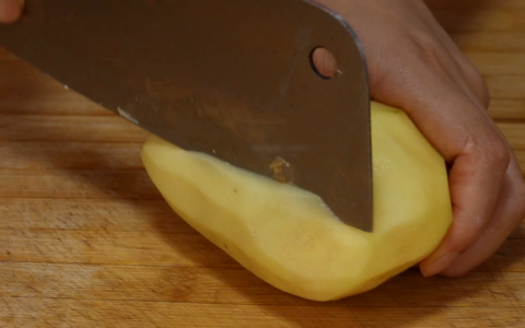 土豆块怎么切(切土豆丝的工具怎么用)