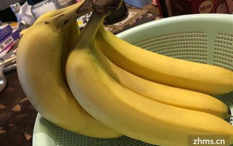 香蕉的中间的芯是红色还能吃吗?(香蕉的中间的芯是红色还是绿色)